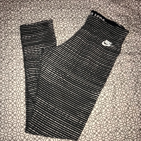 Nike Pants - Women’s Nike Leggings